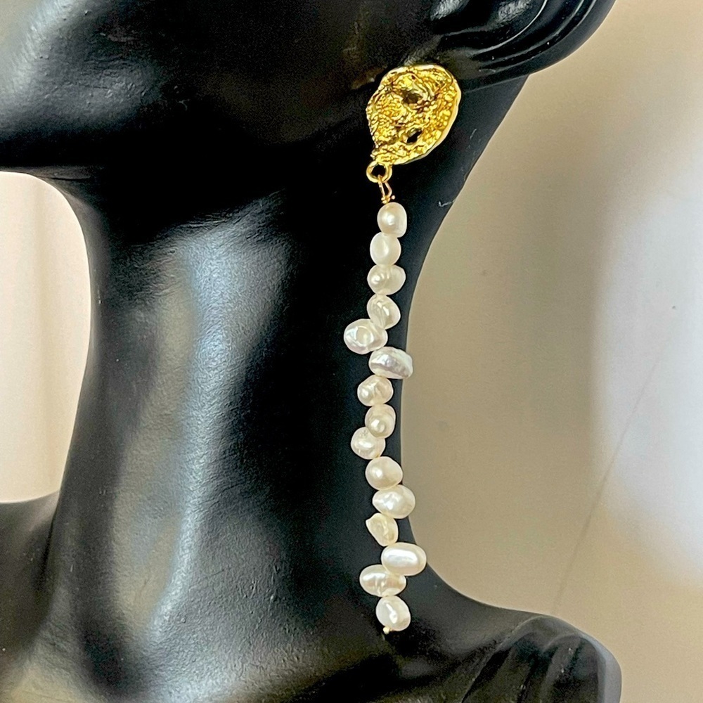 New PETIT MOMENTS pearls gold tone earrings